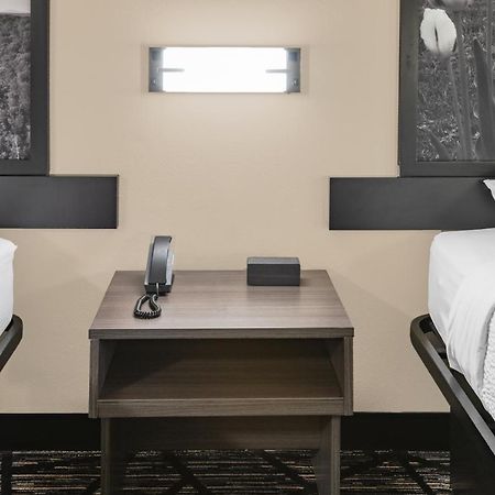 ซูเปอร์ 8 บาย วินด์แฮม ชาร์ลอตส์วิลล์ Hotel ชาร์ลอตต์สวิลล์ ภายนอก รูปภาพ