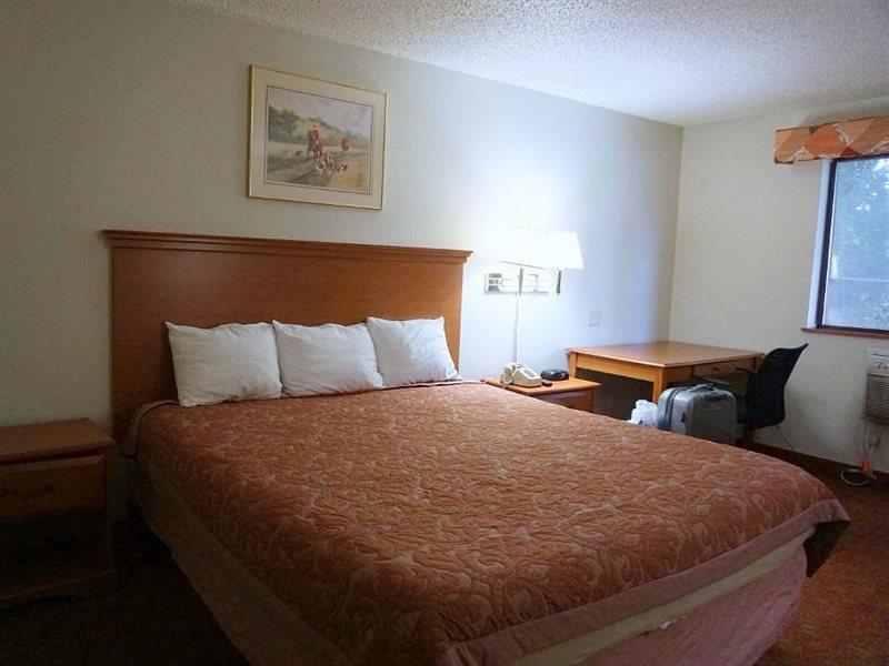 ซูเปอร์ 8 บาย วินด์แฮม ชาร์ลอตส์วิลล์ Hotel ชาร์ลอตต์สวิลล์ ภายนอก รูปภาพ