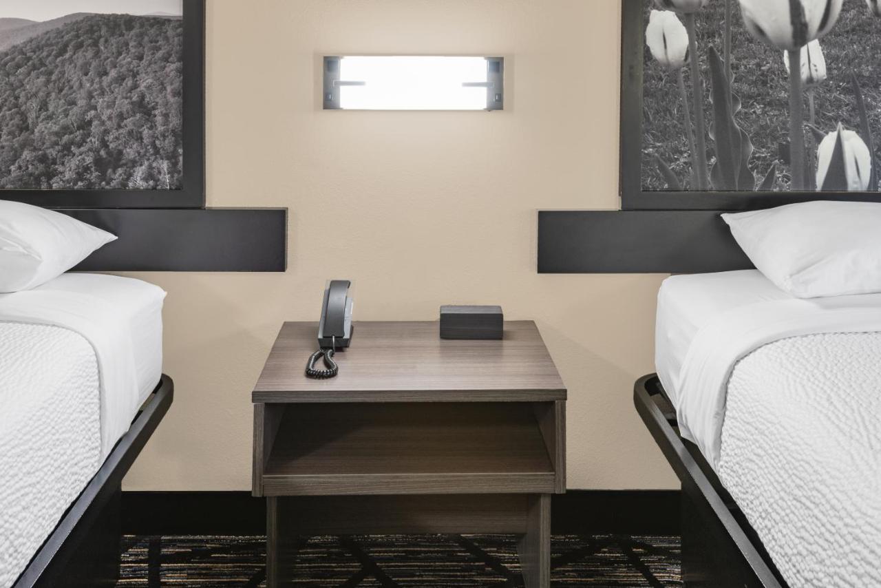 ซูเปอร์ 8 บาย วินด์แฮม ชาร์ลอตส์วิลล์ Hotel ชาร์ลอตต์สวิลล์ ภายนอก รูปภาพ