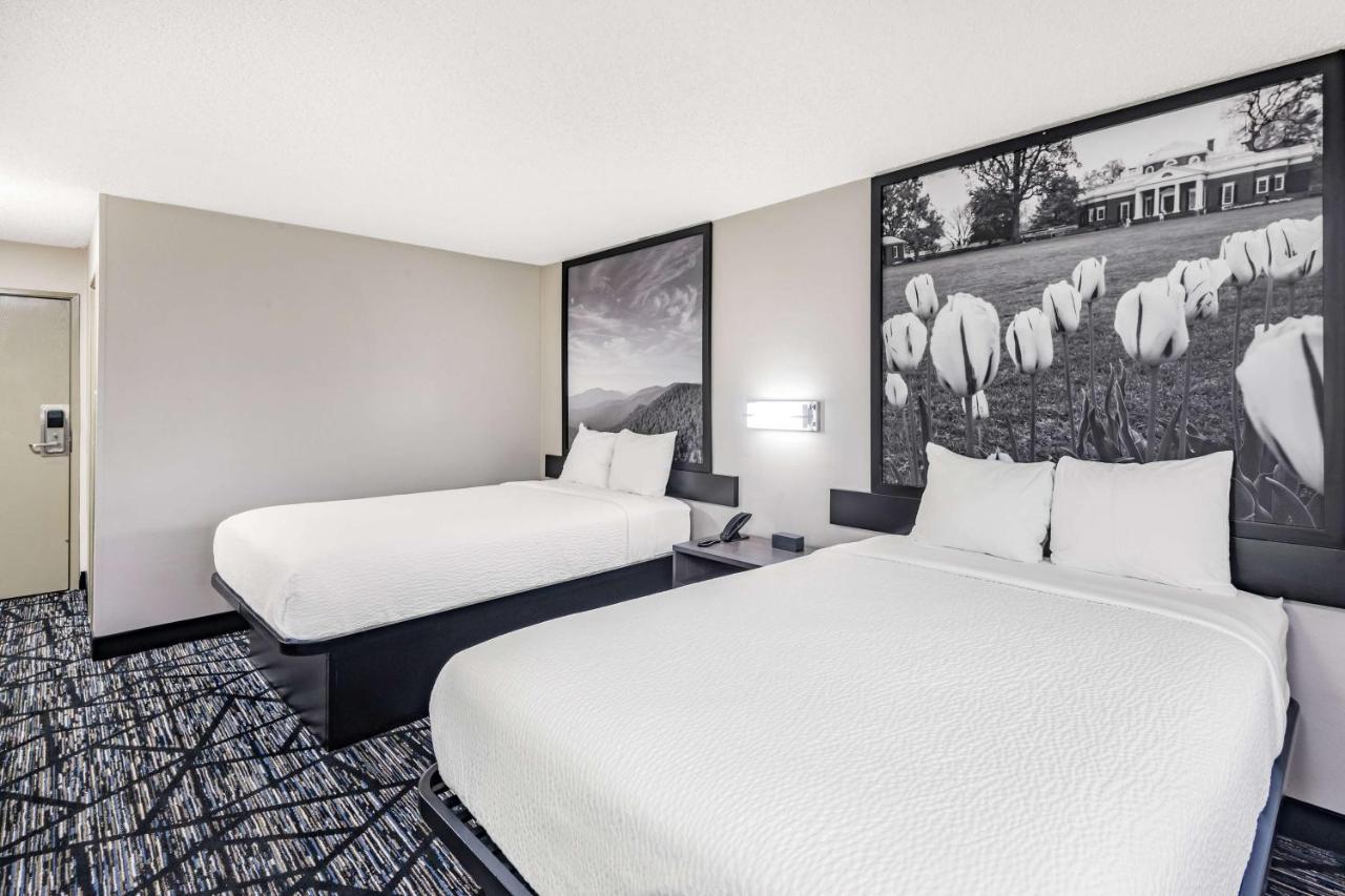 ซูเปอร์ 8 บาย วินด์แฮม ชาร์ลอตส์วิลล์ Hotel ชาร์ลอตต์สวิลล์ ภายนอก รูปภาพ