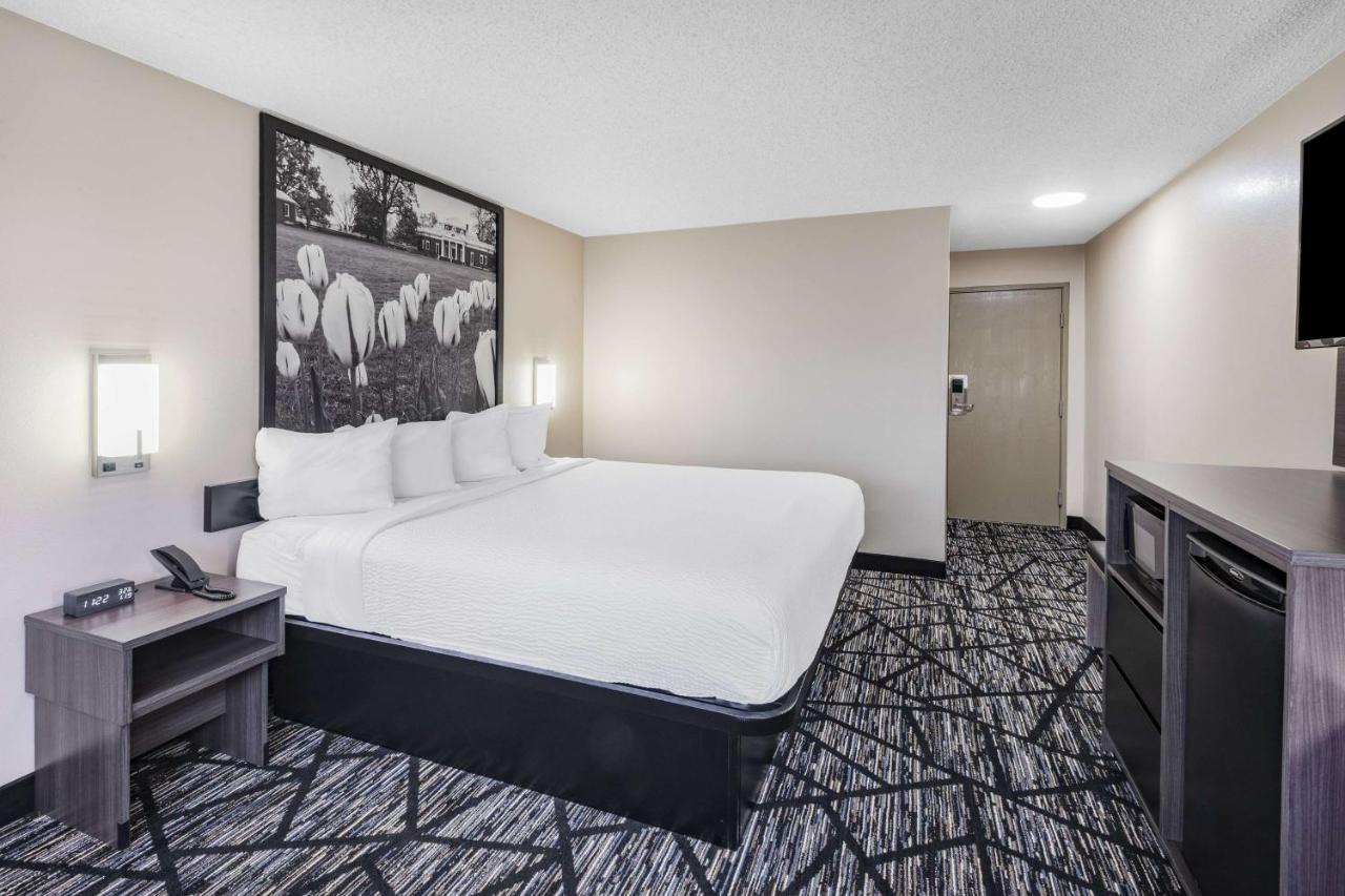 ซูเปอร์ 8 บาย วินด์แฮม ชาร์ลอตส์วิลล์ Hotel ชาร์ลอตต์สวิลล์ ภายนอก รูปภาพ