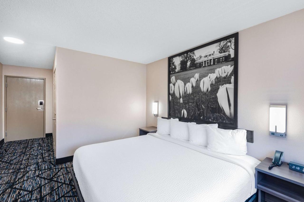 ซูเปอร์ 8 บาย วินด์แฮม ชาร์ลอตส์วิลล์ Hotel ชาร์ลอตต์สวิลล์ ภายนอก รูปภาพ