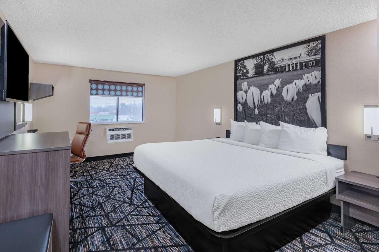 ซูเปอร์ 8 บาย วินด์แฮม ชาร์ลอตส์วิลล์ Hotel ชาร์ลอตต์สวิลล์ ภายนอก รูปภาพ
