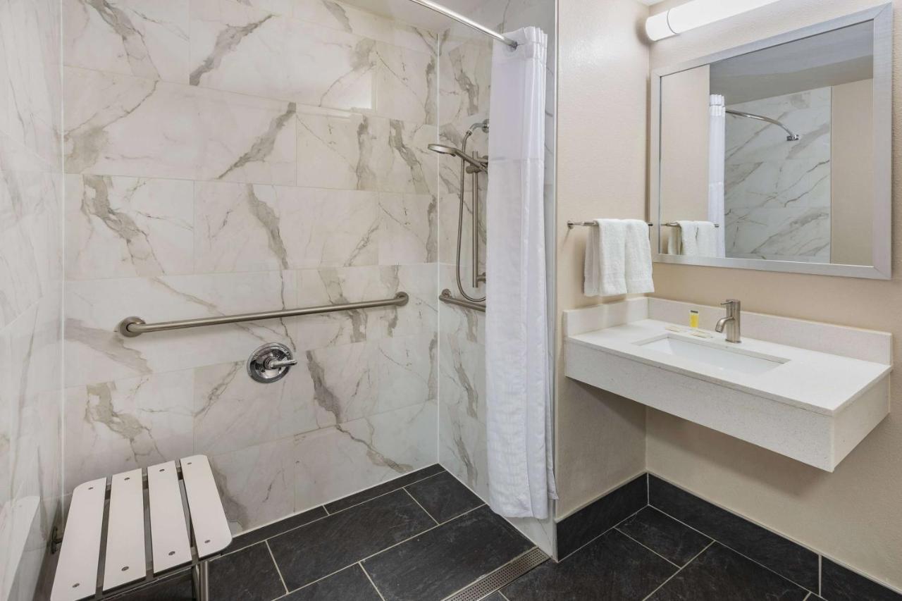 ซูเปอร์ 8 บาย วินด์แฮม ชาร์ลอตส์วิลล์ Hotel ชาร์ลอตต์สวิลล์ ภายนอก รูปภาพ