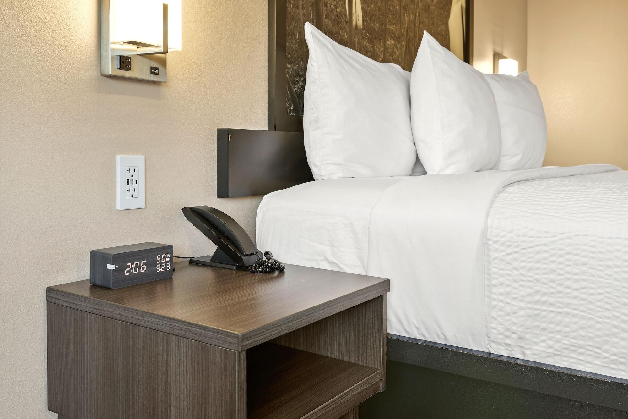 ซูเปอร์ 8 บาย วินด์แฮม ชาร์ลอตส์วิลล์ Hotel ชาร์ลอตต์สวิลล์ ภายนอก รูปภาพ