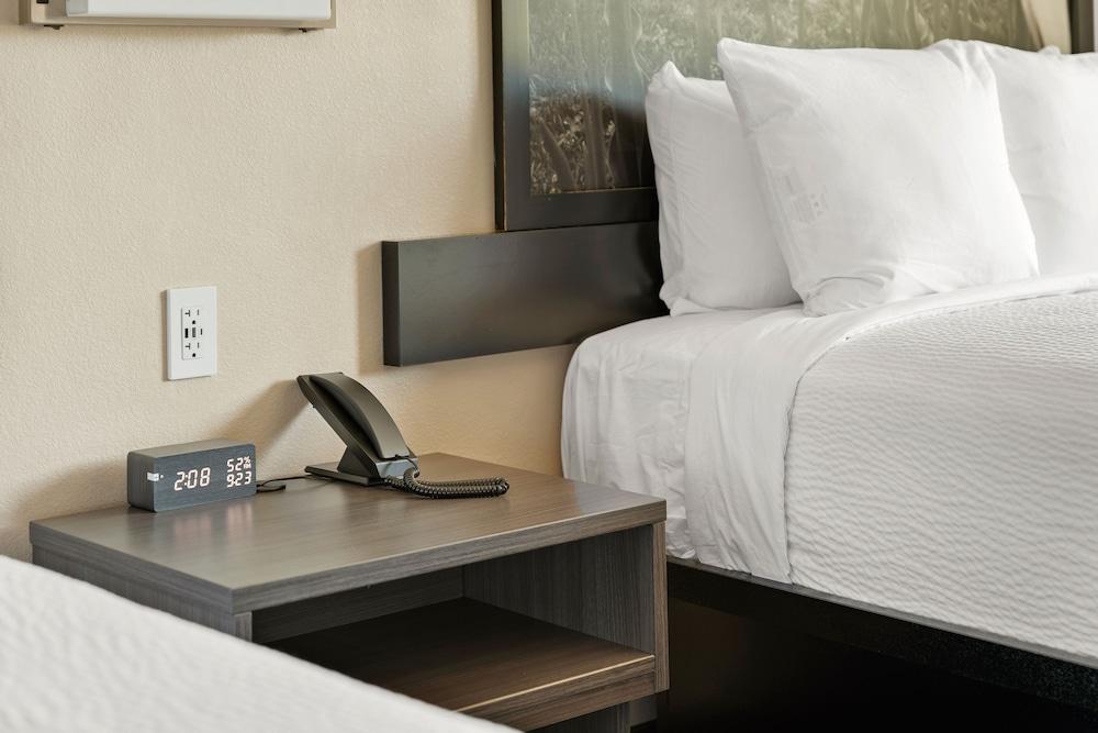 ซูเปอร์ 8 บาย วินด์แฮม ชาร์ลอตส์วิลล์ Hotel ชาร์ลอตต์สวิลล์ ภายนอก รูปภาพ