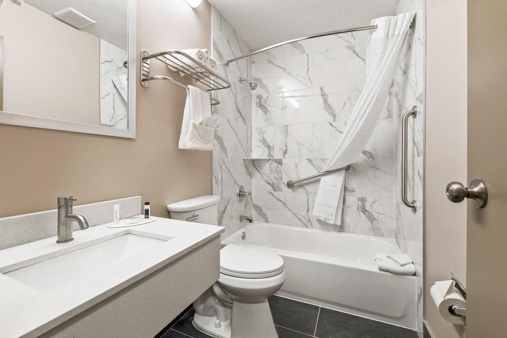 ซูเปอร์ 8 บาย วินด์แฮม ชาร์ลอตส์วิลล์ Hotel ชาร์ลอตต์สวิลล์ ภายนอก รูปภาพ